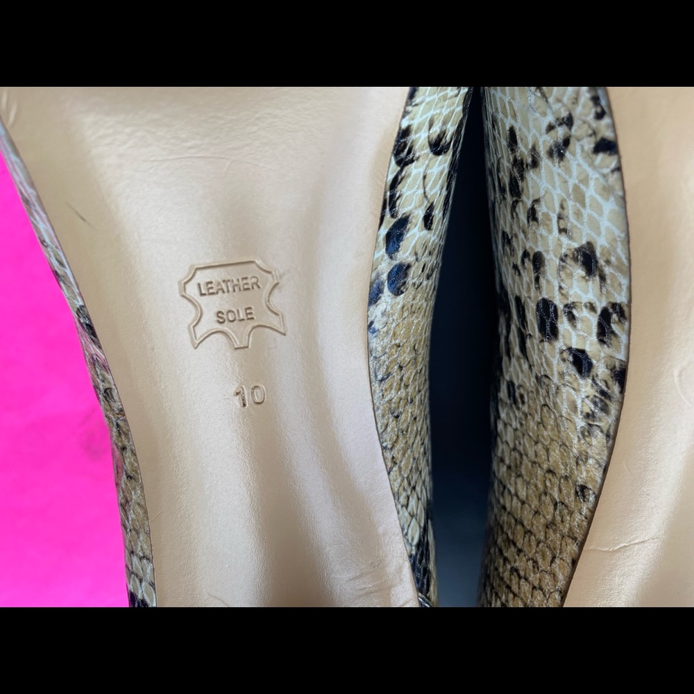 BCBGMAXAZRIA leather and studs - Picture 7 of 8